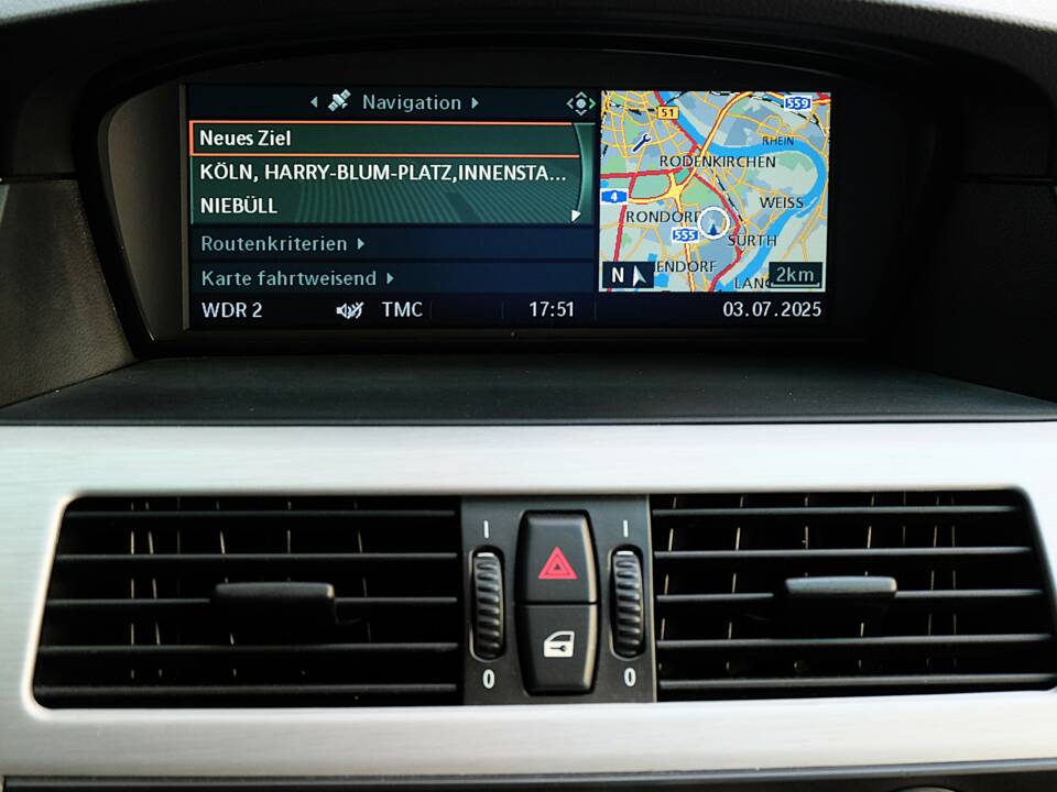 Image 37/51 of BMW M5 (2007)