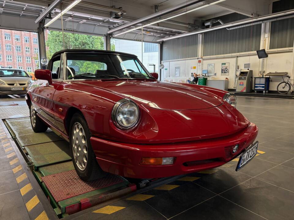 Image 13/25 of Alfa Romeo 2.0 Spider (1992)