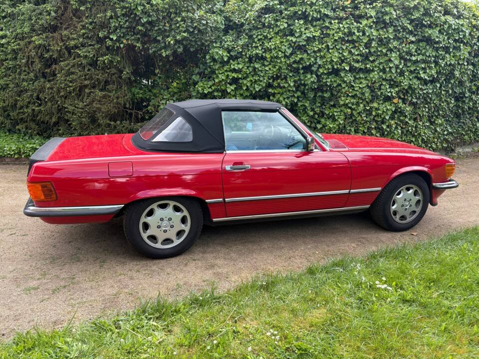 Image 6/14 of Mercedes-Benz 500 SL (1986)