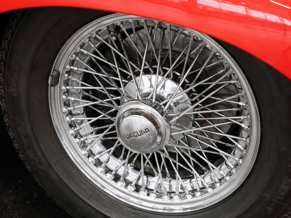 Bild 43/44 von Jaguar E-Type (2+2) (1969)