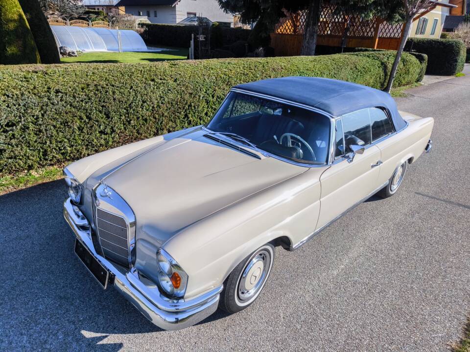 Afbeelding 6/24 van Mercedes-Benz 220 SE b (1964)