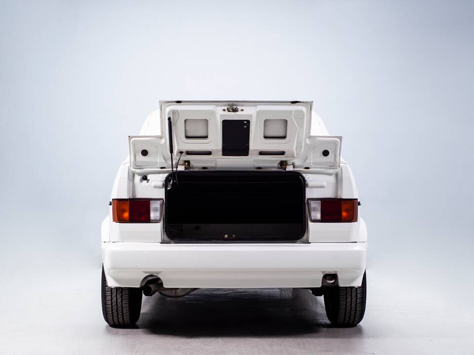 Image 34/37 of Volkswagen Golf Mk I Convertible 1.8 (1990)