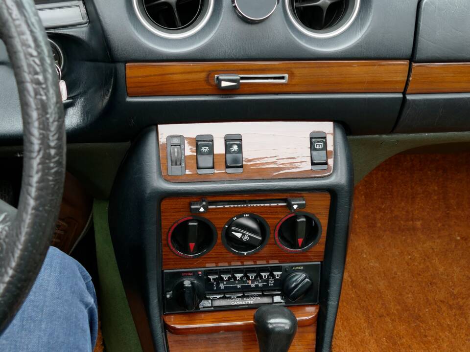Image 11/22 of Mercedes-Benz 280 CE (1983)
