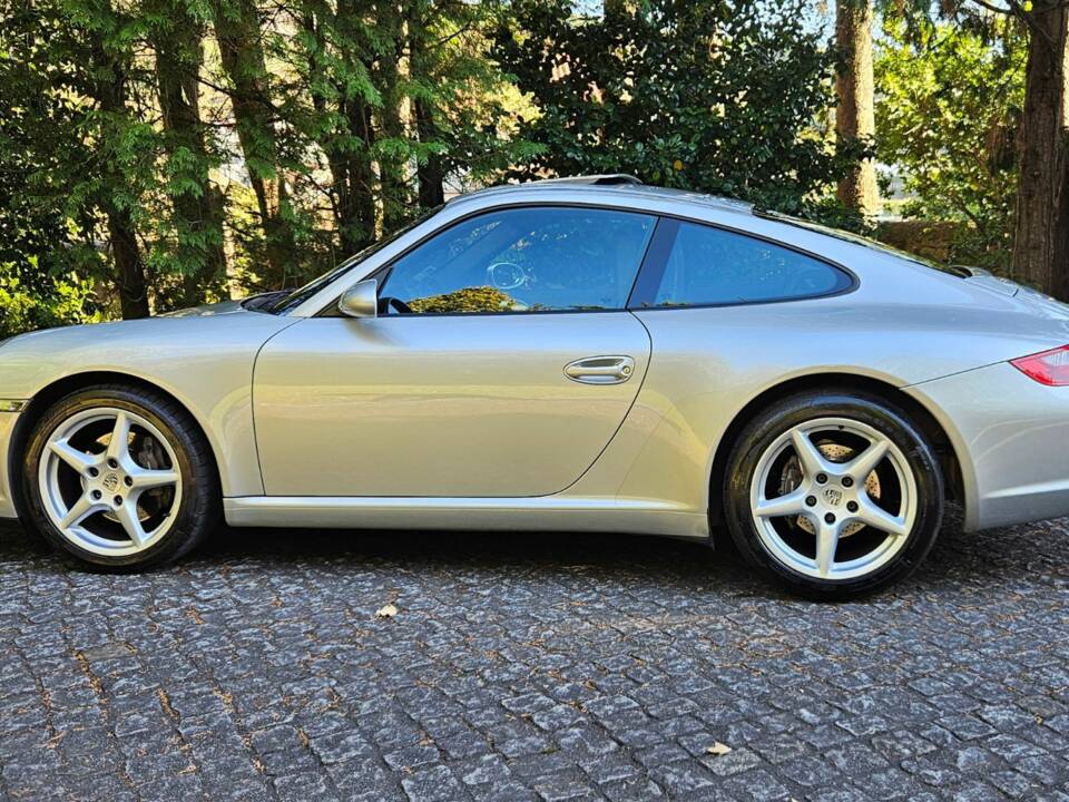 Image 21/37 de Porsche 911 Carrera (2004)