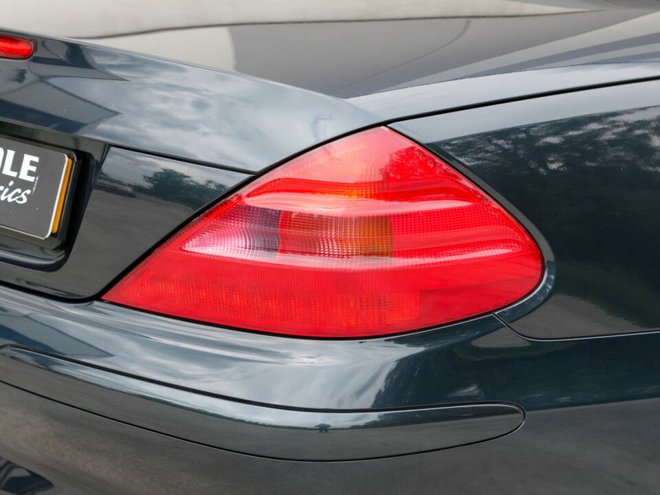 Image 34/45 de Mercedes-Benz SL 350 (2003)