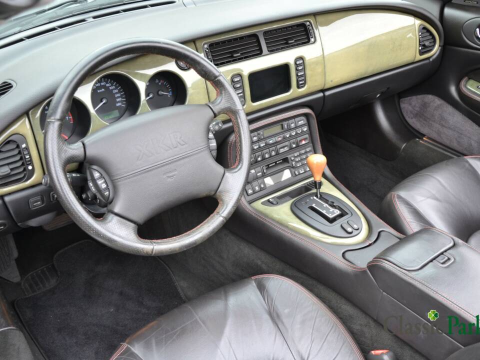 Image 43/50 of Jaguar XKR &quot;Silverstone&quot; (2000)