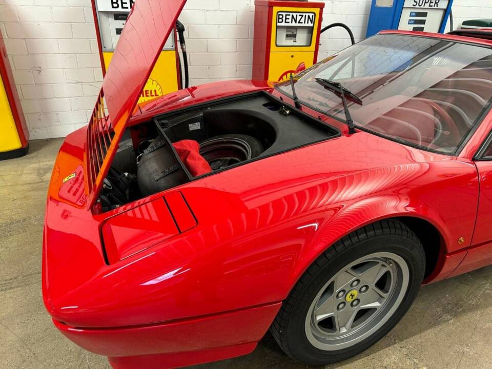 Immagine 7/19 di Ferrari 328 GTB (1988)