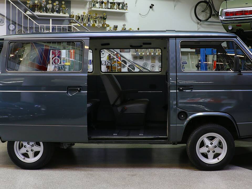 Bild 2/34 von Volkswagen T3 Caravelle GL 1.9 (1987)