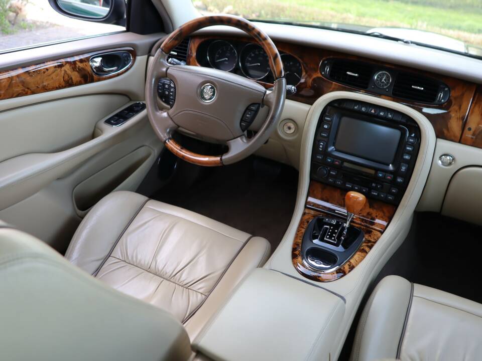 Imagen 3/50 de Jaguar XJ 8 4.2 (2006)