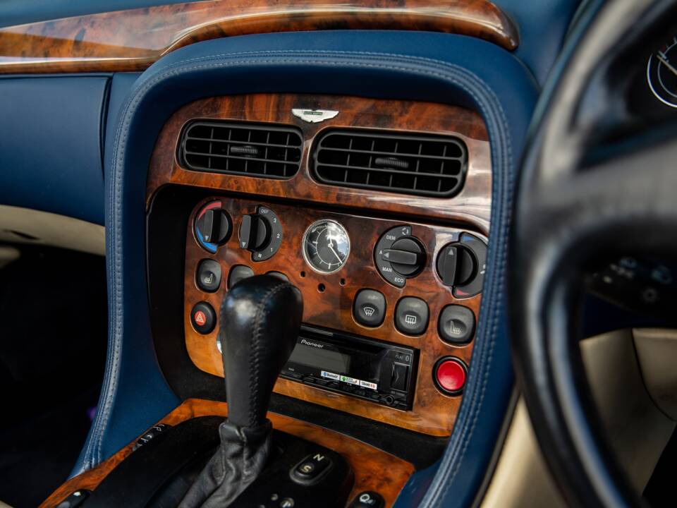 Immagine 45/46 di Aston Martin DB 7 Vantage Volante (2000)