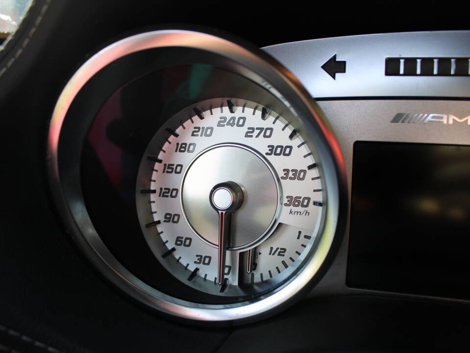 Image 37/57 of Mercedes-Benz SLS AMG (2010)