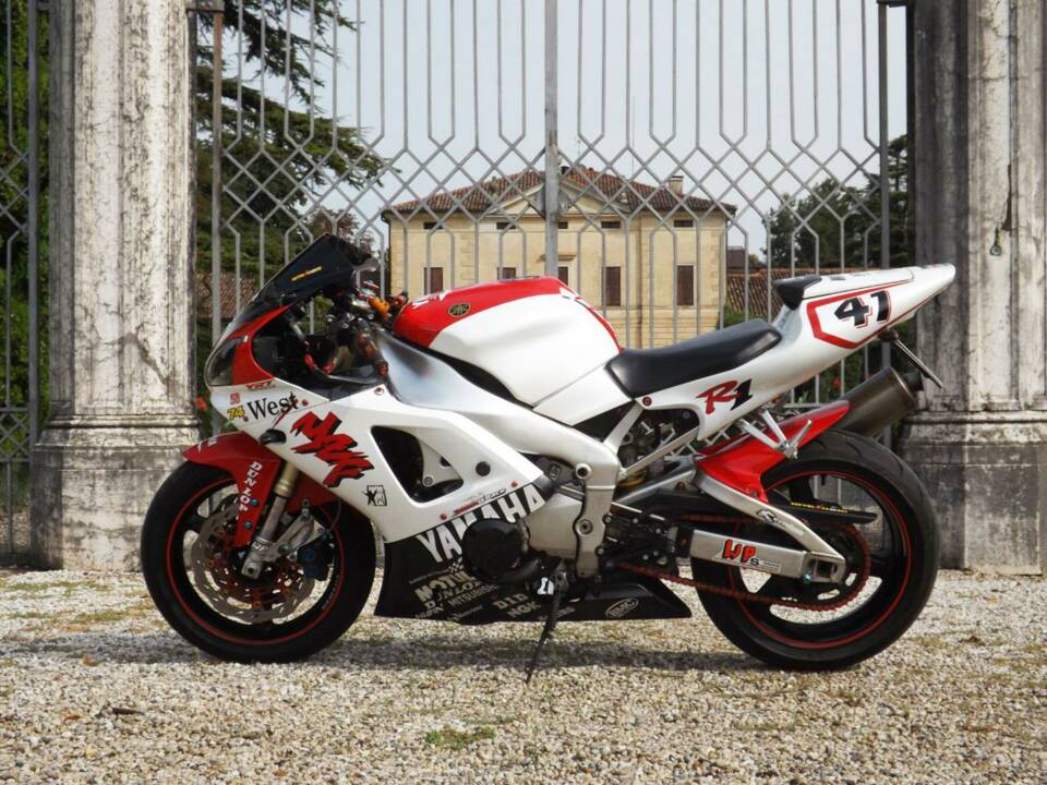 Image 2/50 of Yamaha YZF 1000 R1 (1998)