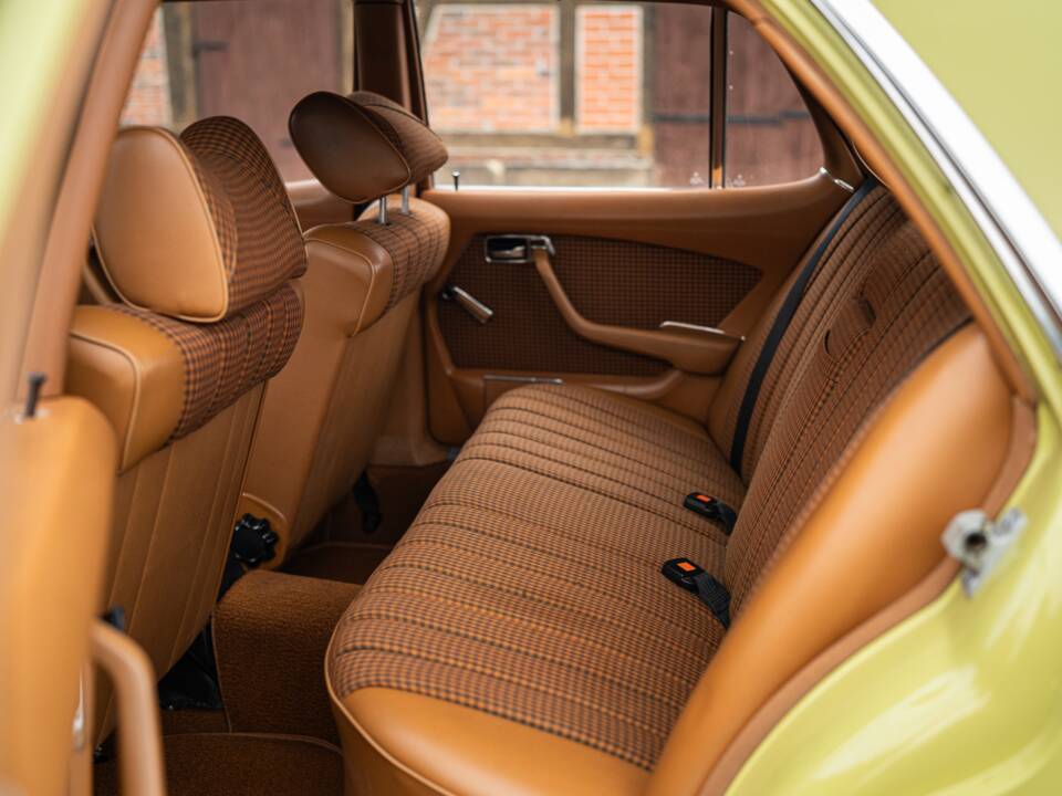 Afbeelding 40/75 van Mercedes-Benz 280 SE (1976)