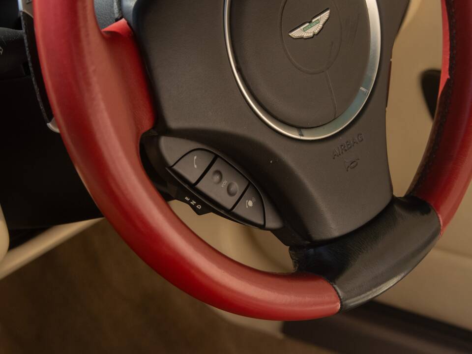 Image 45/50 of Aston Martin DB 9 Volante (2006)
