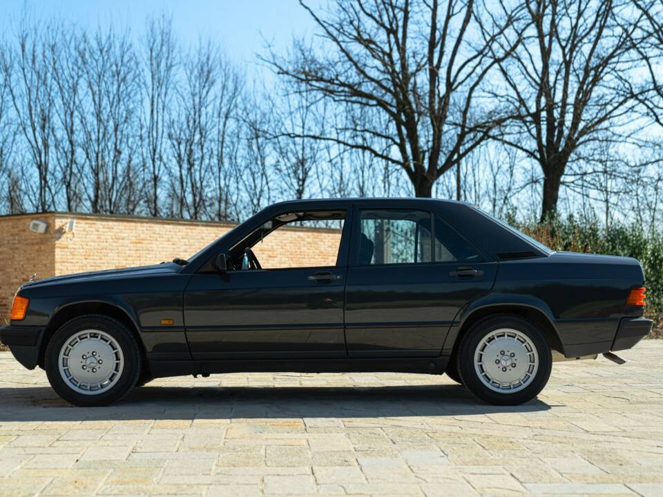 Imagen 5/50 de Mercedes-Benz 190 E (1988)