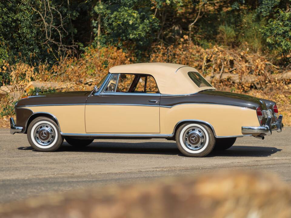 Image 2/13 of Mercedes-Benz 220 S Cabriolet (1957)