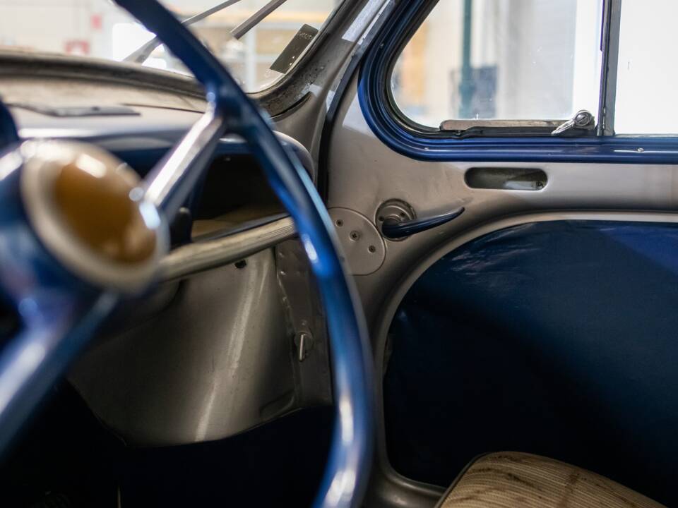 Bild 18/23 von Renault 4 CV (1960)