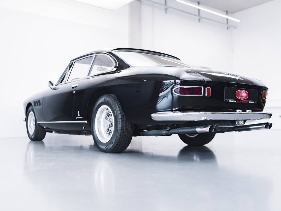 Image 36/100 of Ferrari 330 GT 2+2 (1965)