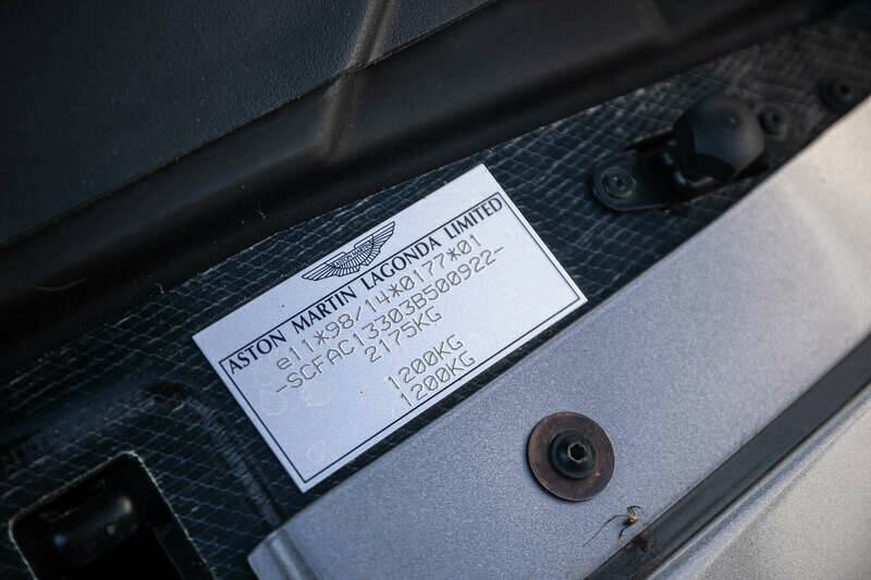 Image 23/39 of Aston Martin V12 Vanquish (2003)