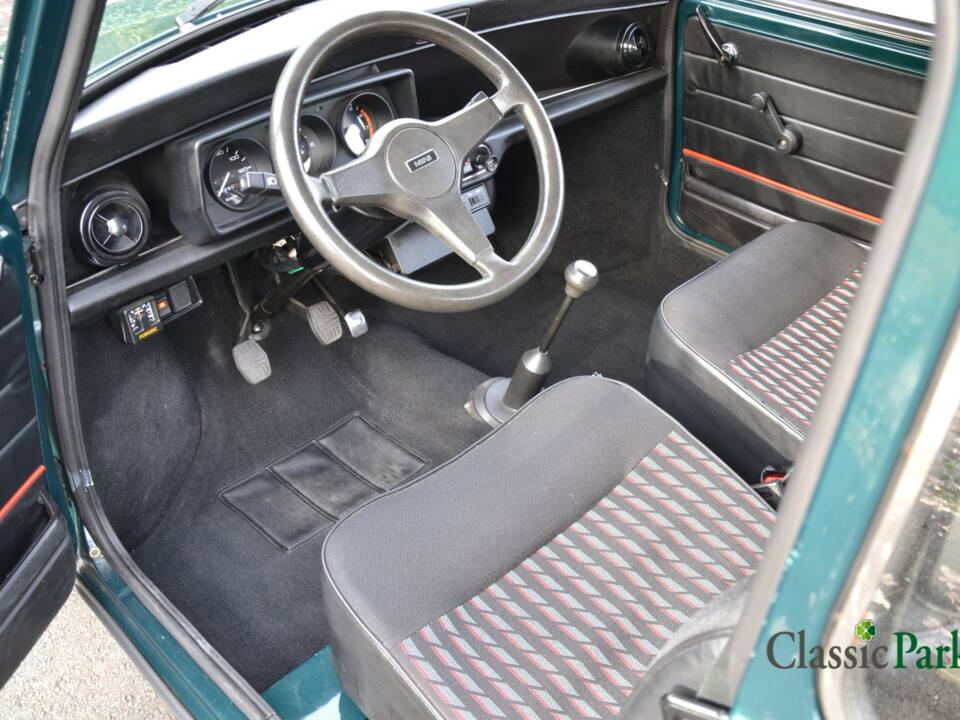 Image 18/50 de Austin Mini 1000 (1989)