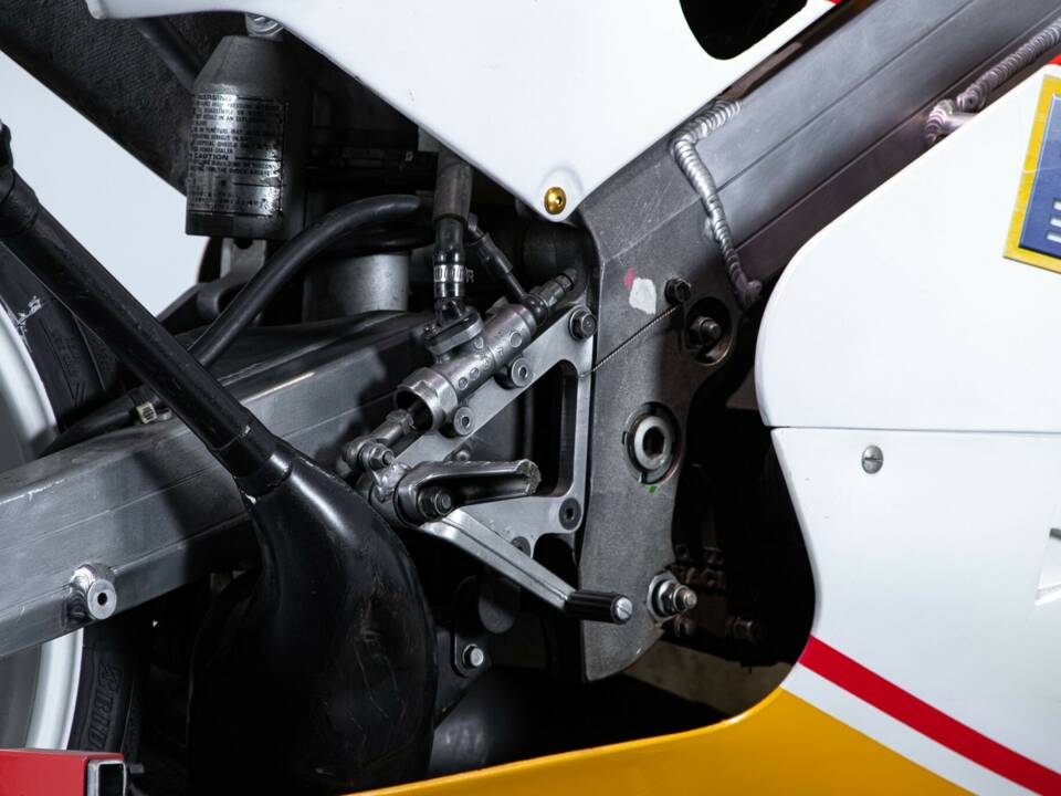 Bild 44/50 von Honda RS 250 RF (1992)