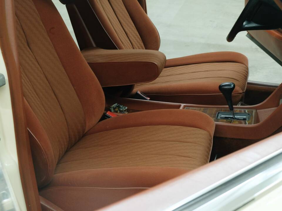Bild 22/50 von Mercedes-Benz 380 SE (1980)
