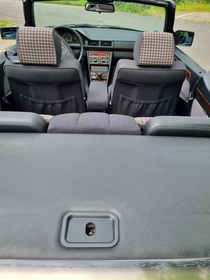 Afbeelding 26/38 van Mercedes-Benz E 200 (1995)