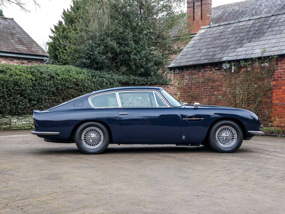 Image 33/46 de Aston Martin DB 6 (1967)