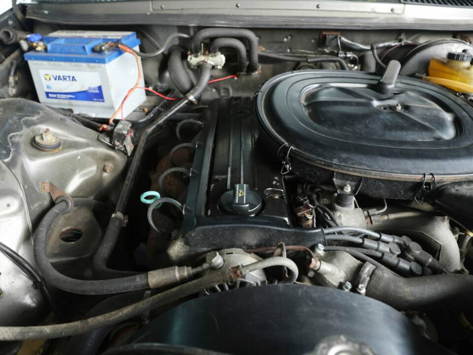 Image 39/49 of Mercedes-Benz 230 TE (1981)