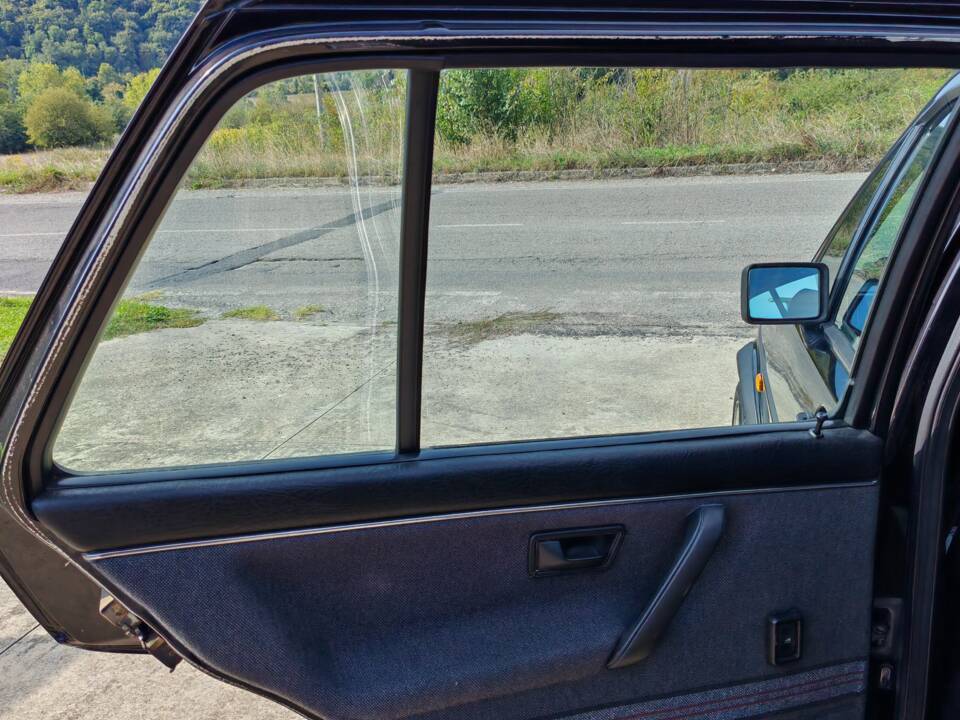 Bild 32/42 von Volkswagen Golf II GTi 16V 1.8 (1986)