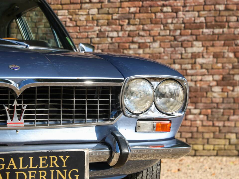 Obraz 50/50 pojazdu Maserati Mexico 4200 (1968)