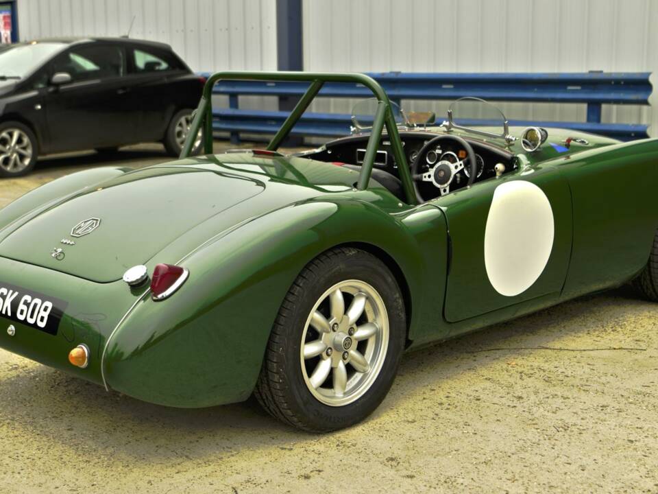 Image 14/36 of MG MGA 1600 (1958)