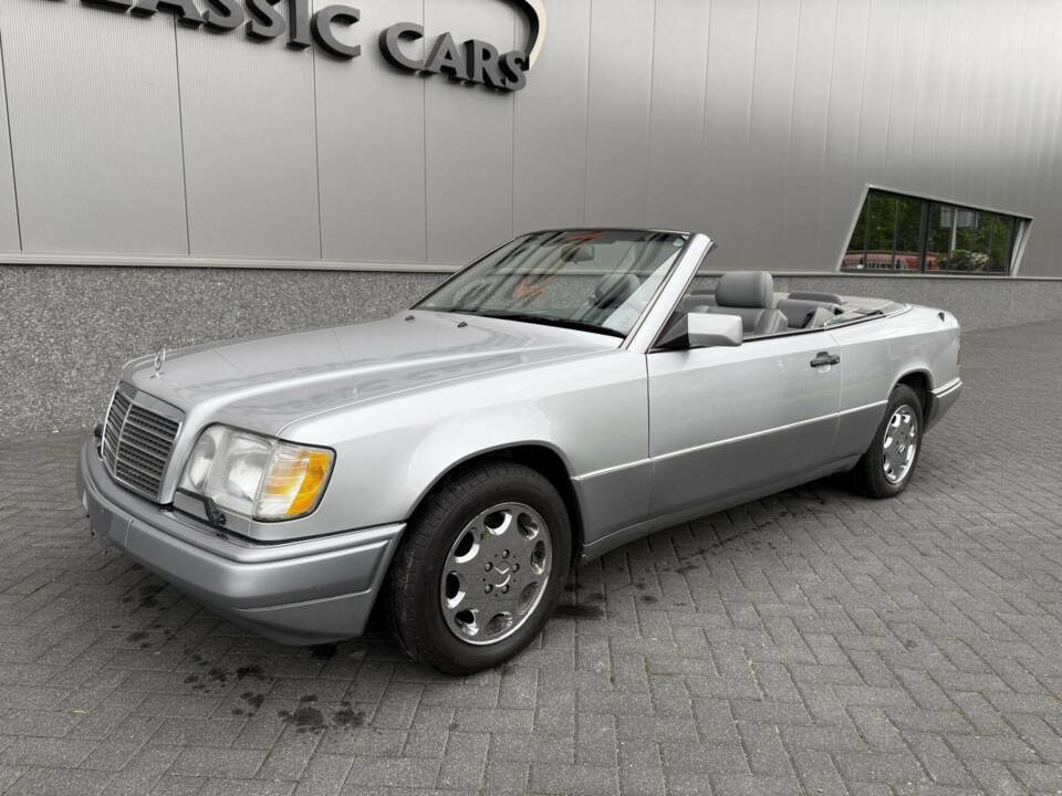 Bild 4/50 von Mercedes-Benz E 320 (1995)
