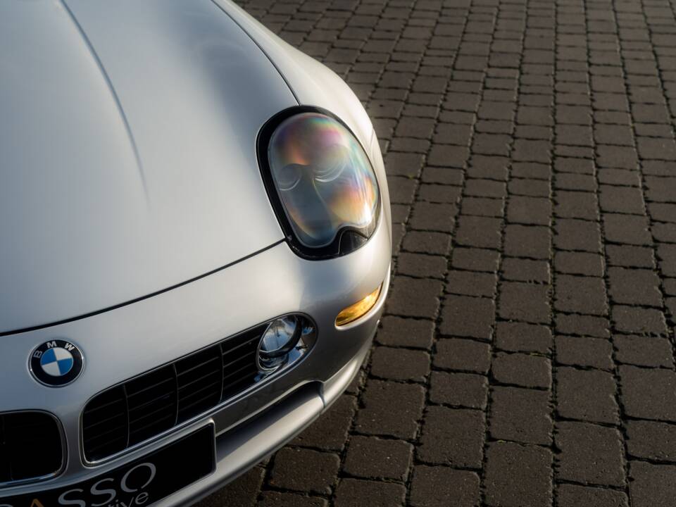 Image 44/84 of BMW Z8 (2001)