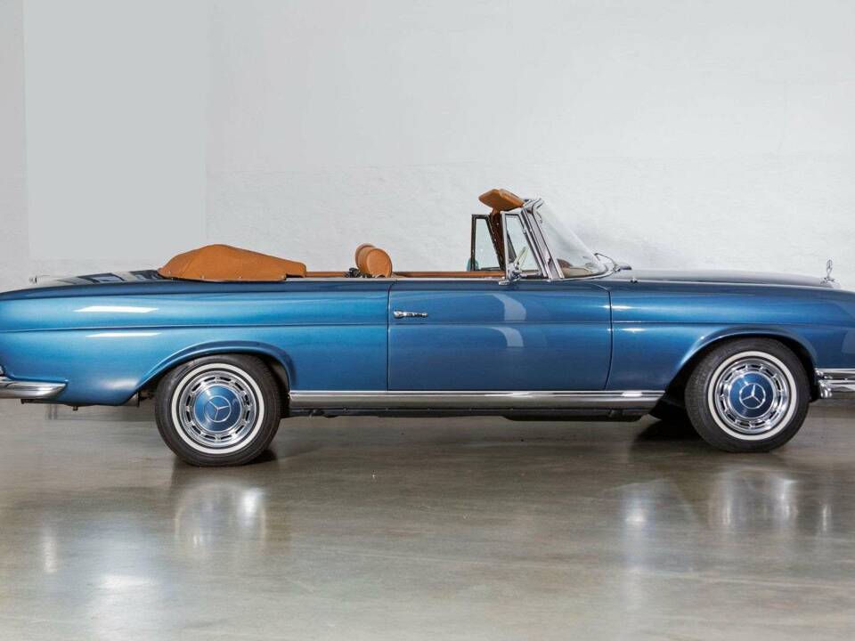 Image 4/20 de Mercedes-Benz 220 SE b (1965)