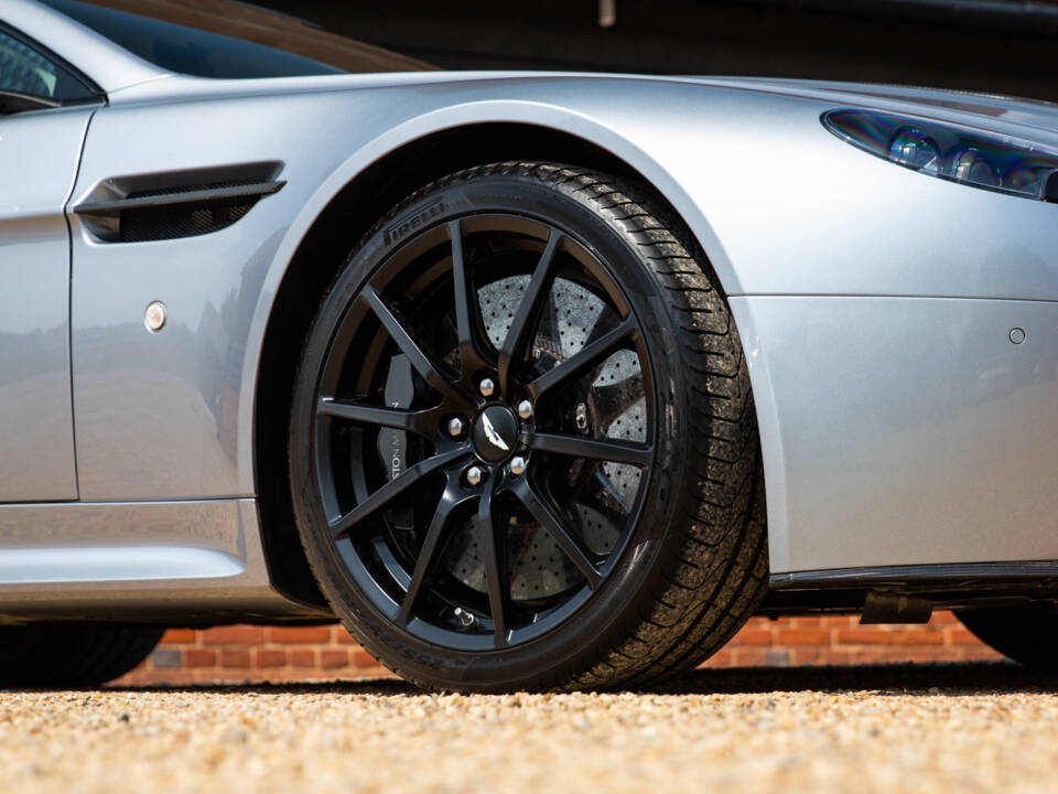 Image 30/78 of Aston Martin V12 Vantage S (2015)