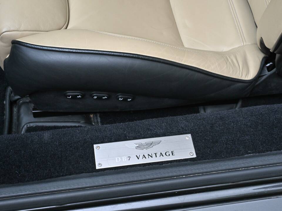 Image 44/50 de Aston Martin DB 7 Vantage (2002)
