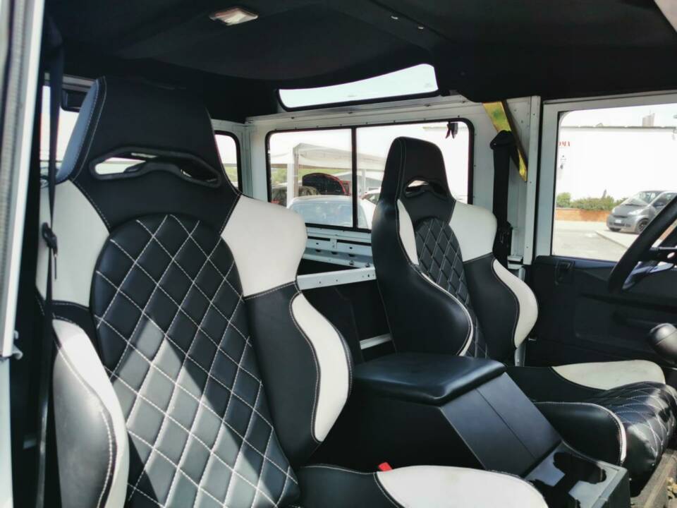 Image 19/45 of Land Rover Defender 110 Td5 (2001)