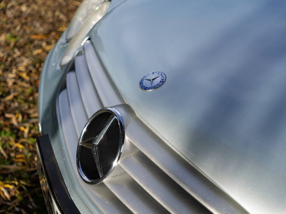 Image 41/45 of Mercedes-Benz SL 55 AMG (2004)