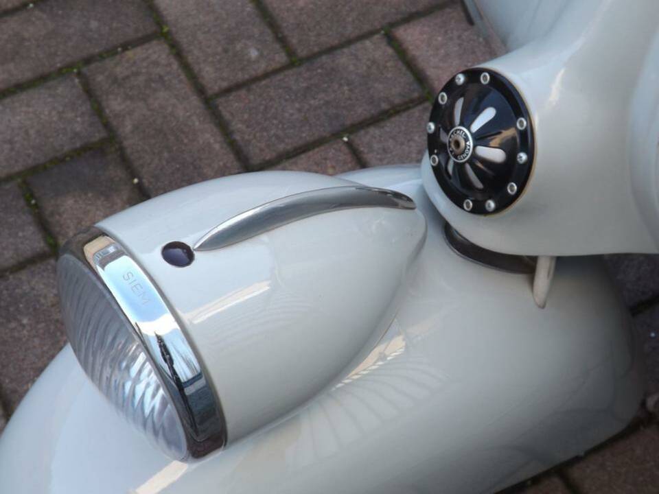 Bild 34/50 von Piaggio Vespa 125 (1955)