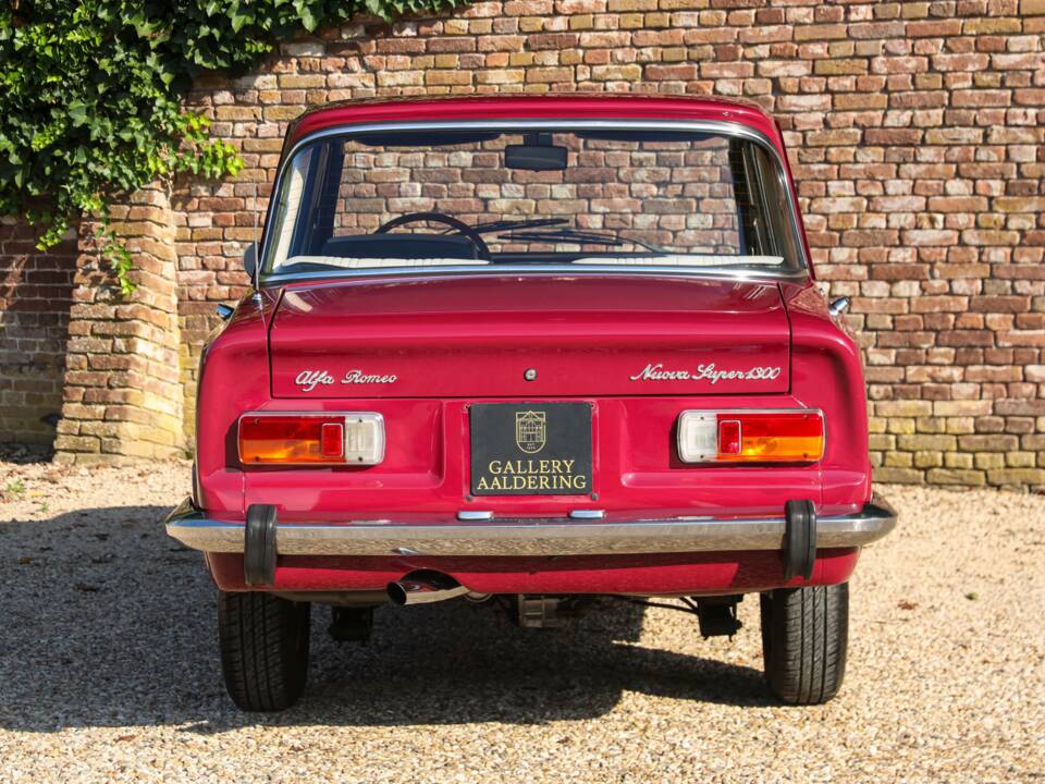 Image 6/50 of Alfa Romeo Giulia Nuova Super 1300 (1975)