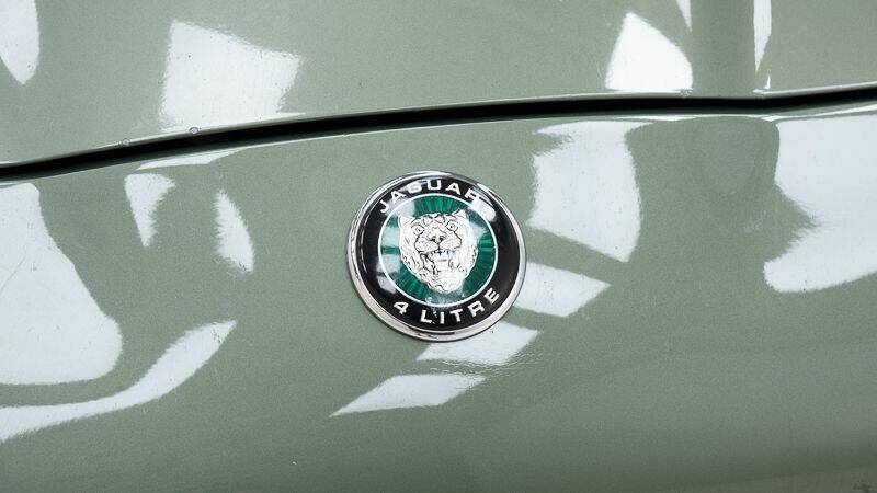 Image 12/15 of Jaguar XK8 4.0 (2000)