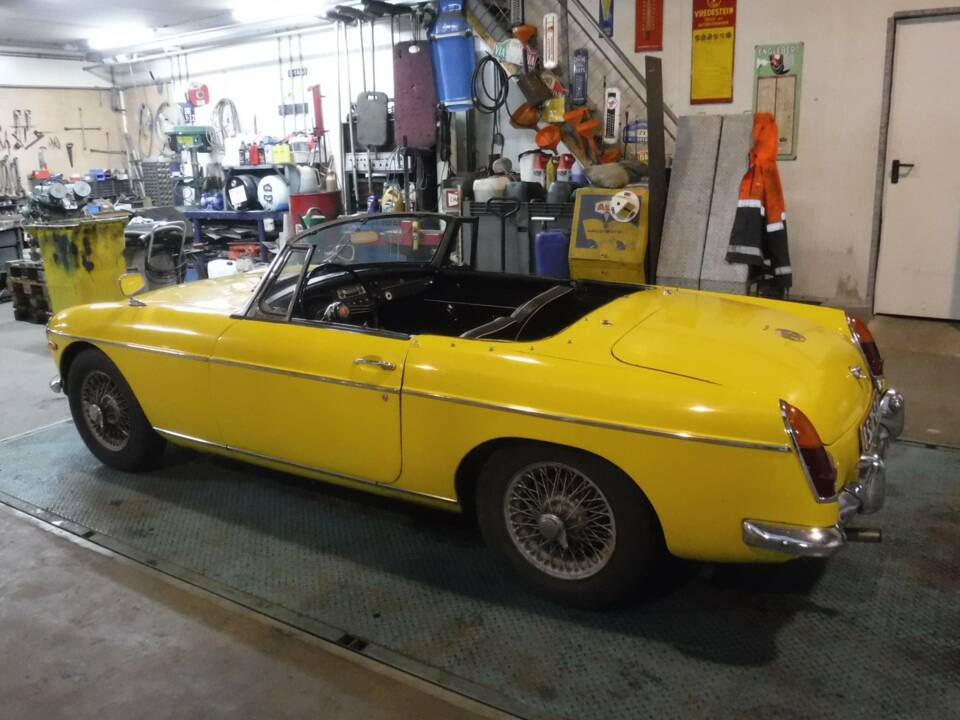 Image 8/50 of MG MGB (1967)