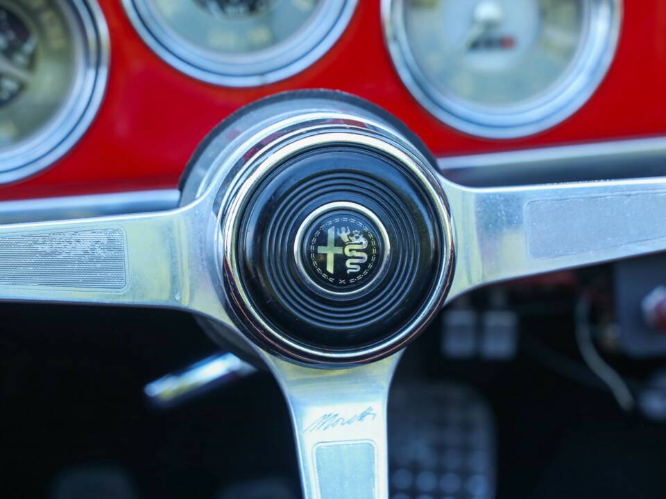 Image 33/50 of Alfa Romeo Giulia 1600 Spider (1963)