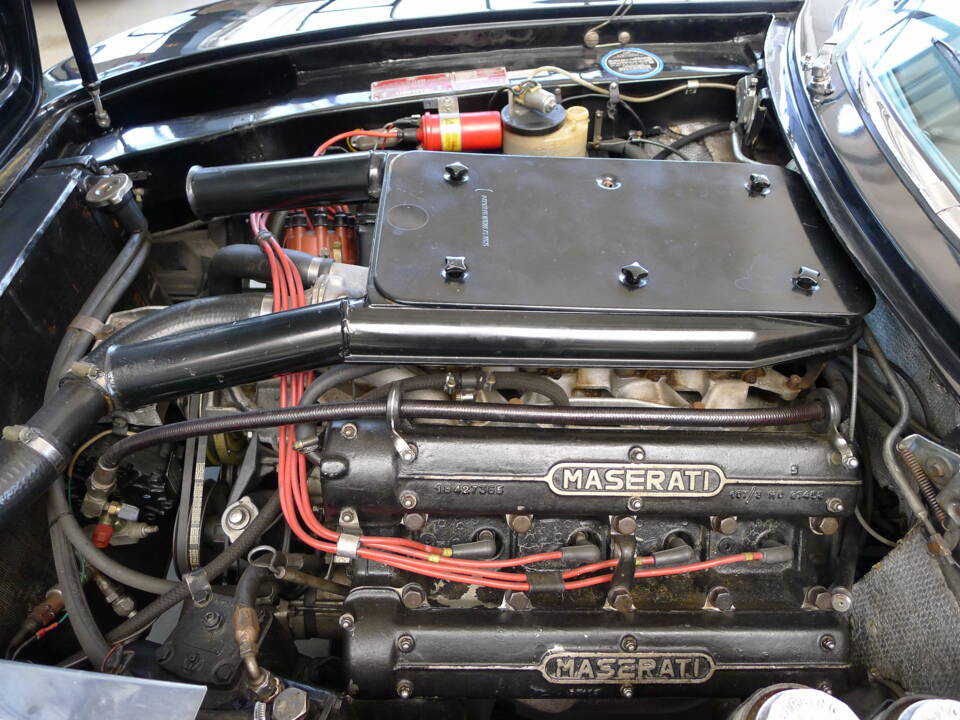 Image 2/38 of Maserati Indy 4700 (1970)