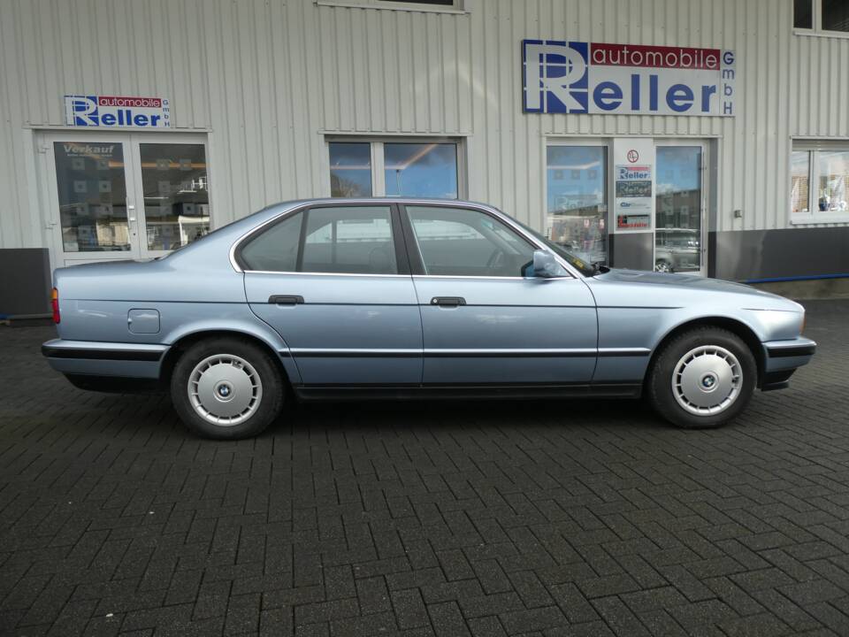 Image 7/16 of BMW 525i (1990)