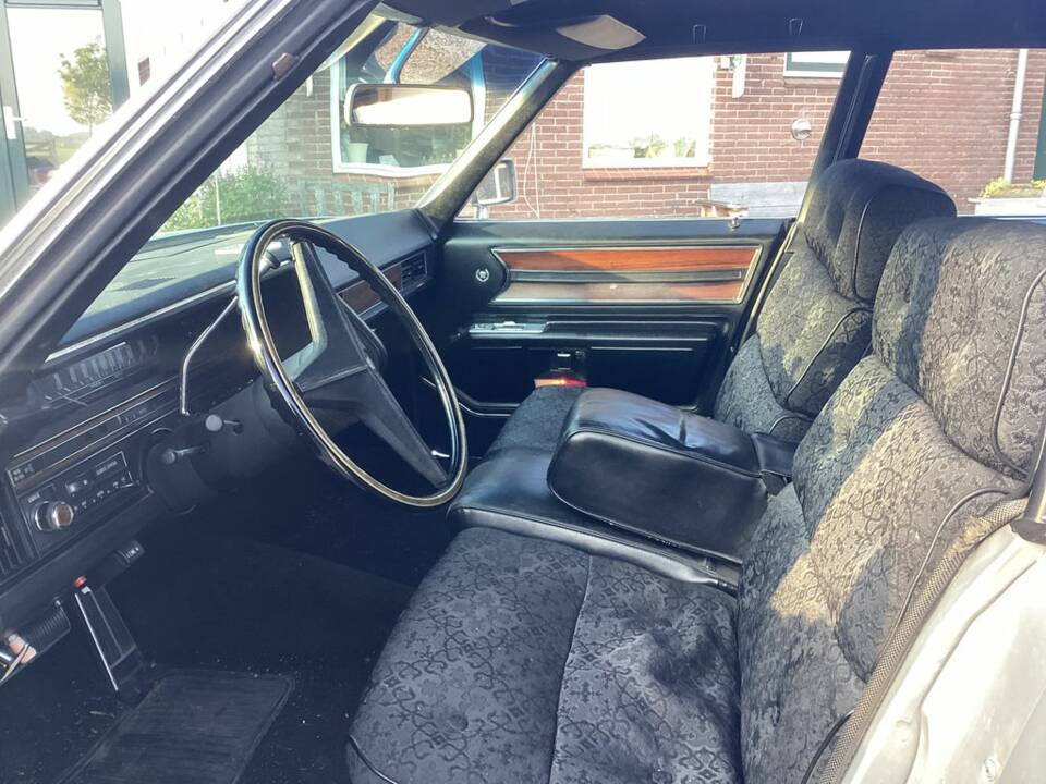 Image 3/8 of Cadillac Fleetwood 60 Special Brougham (1969)