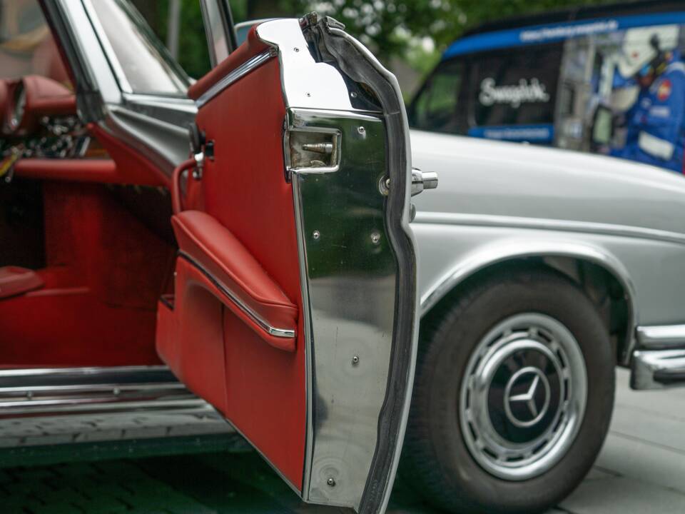 Image 48/95 of Mercedes-Benz 280 SE 3,5 (1970)