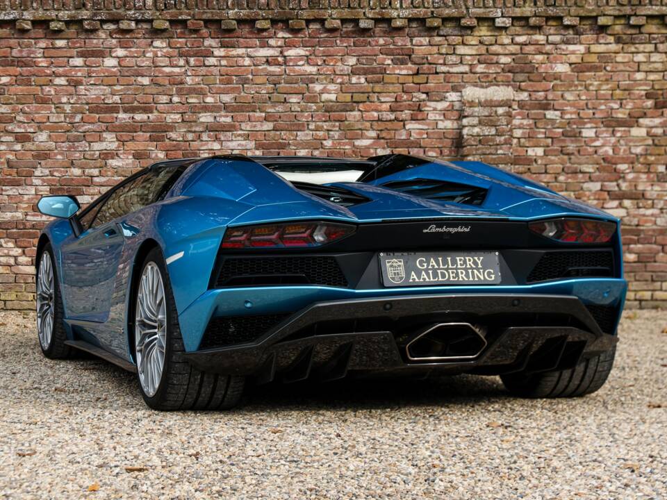 Image 43/50 of Lamborghini Aventador S (2018)