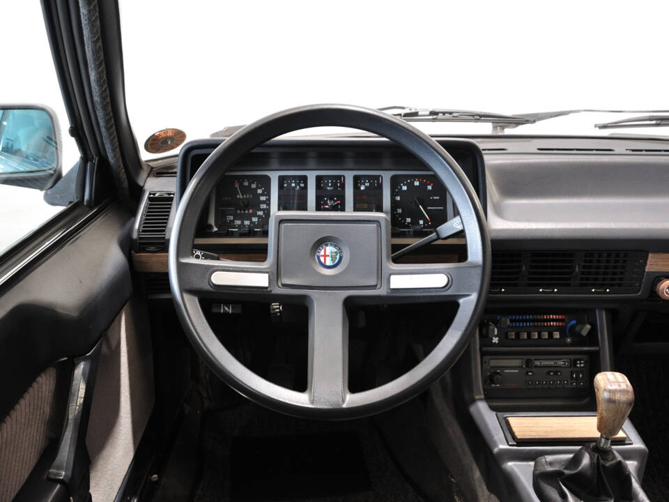 Image 33/40 of Alfa Romeo Alfa 6 - 2.0 (1986)